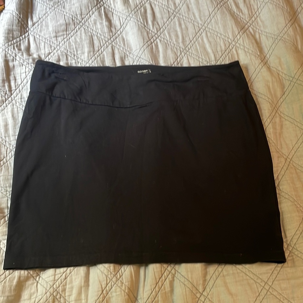 Simple, stretchy black skirt